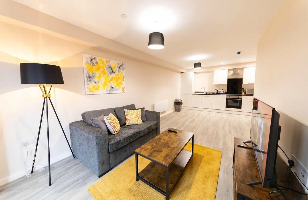 Fabulous 2 Bedroom Apartment In Machester-1